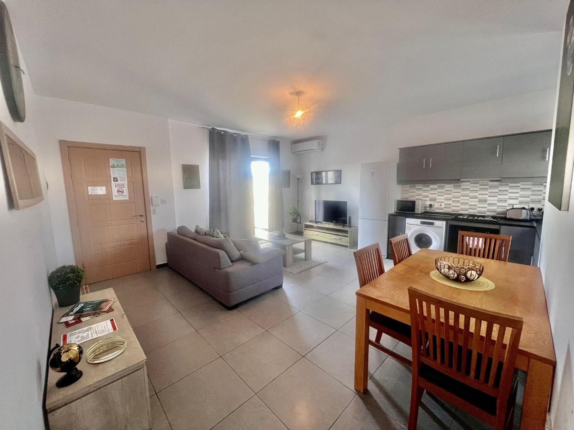 83/3-Lovely 1 Bedroom Penthouse Біркіркара Екстер'єр фото