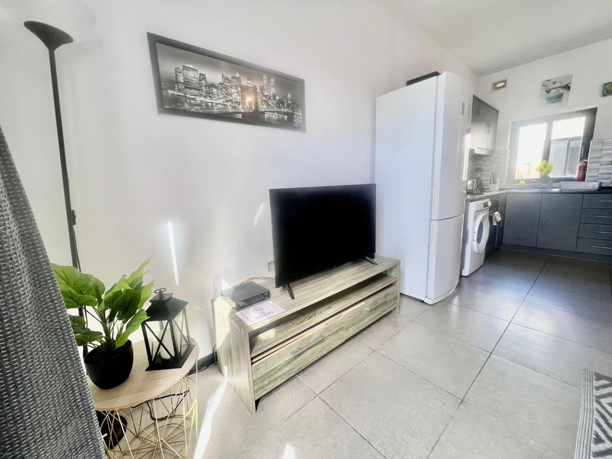 83/3-Lovely 1 Bedroom Penthouse Біркіркара Екстер'єр фото